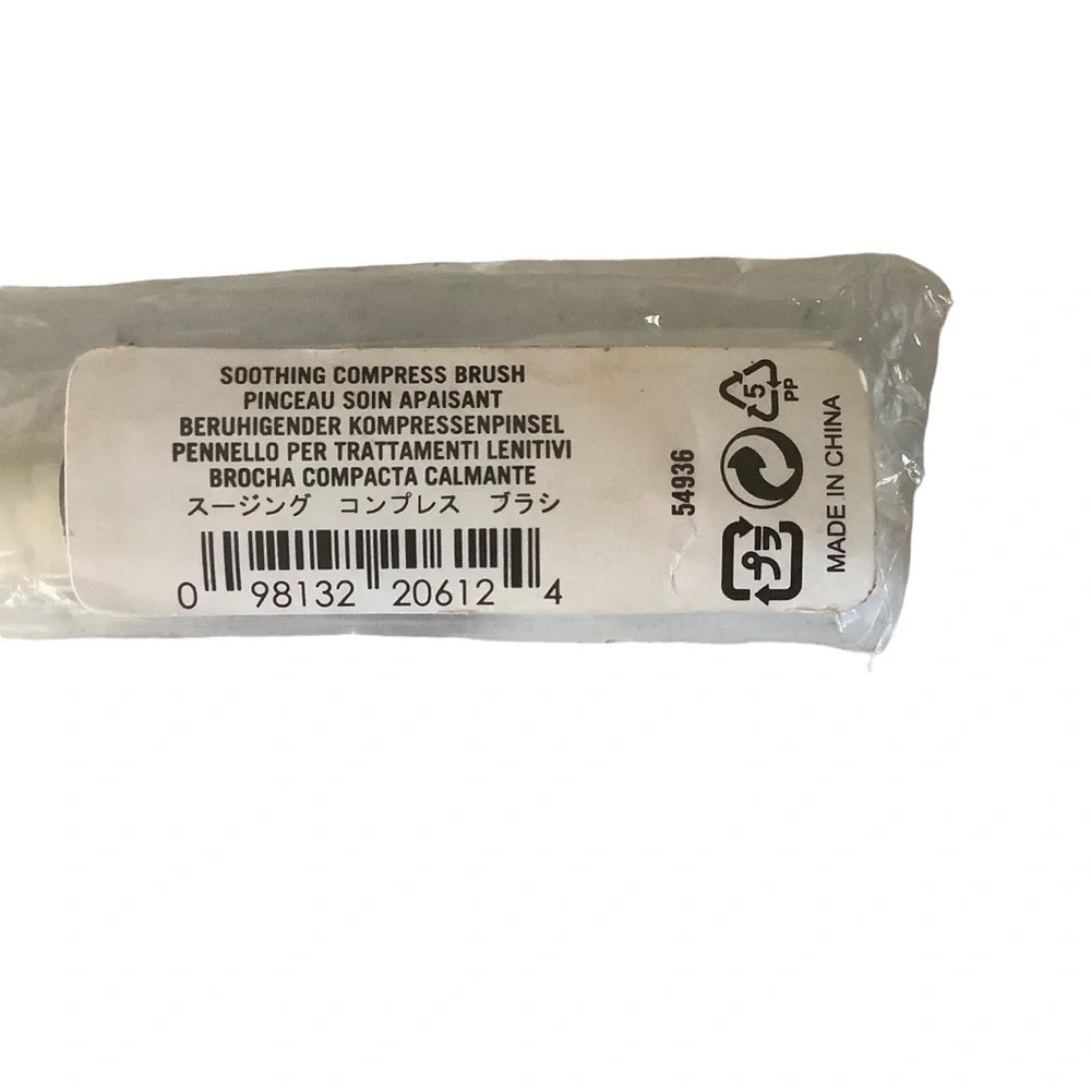BareMinerals dual soothing complex makeup white brush 54936
